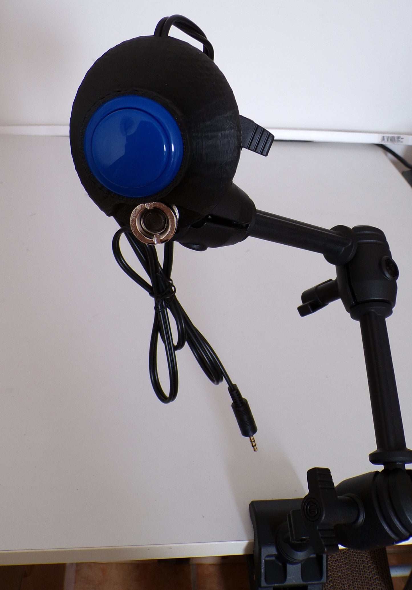 Double mounting arm for Logitech switch