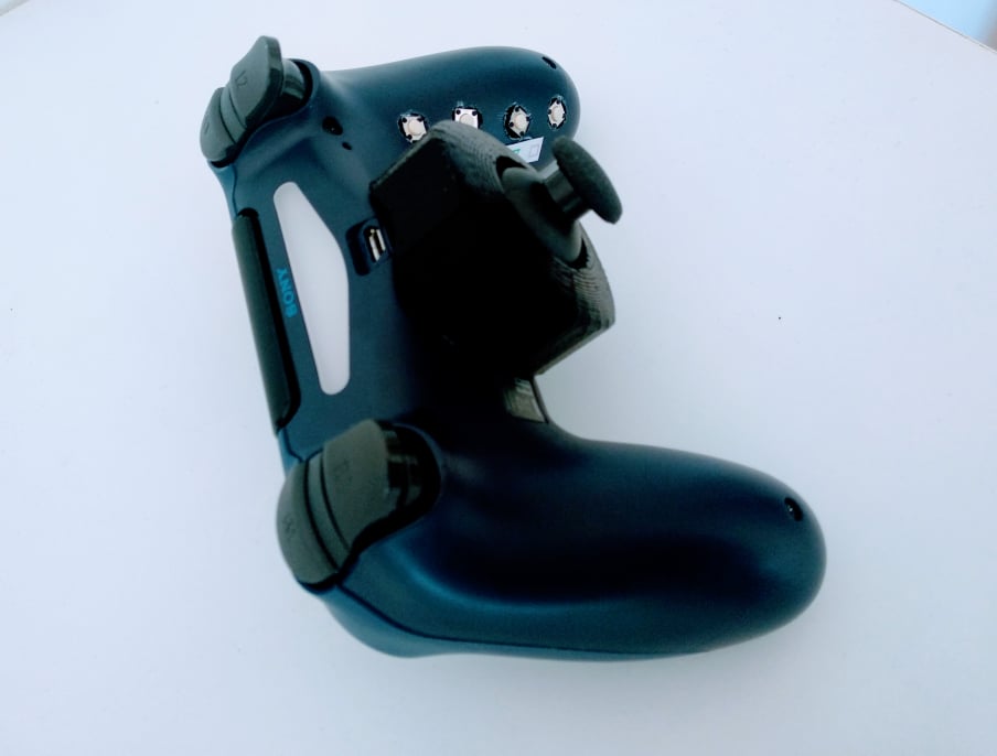 PS4 controller suitable for left hand