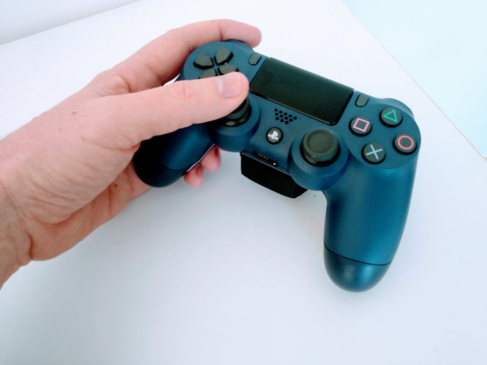 Manette PS4 adaptée pour main gauche