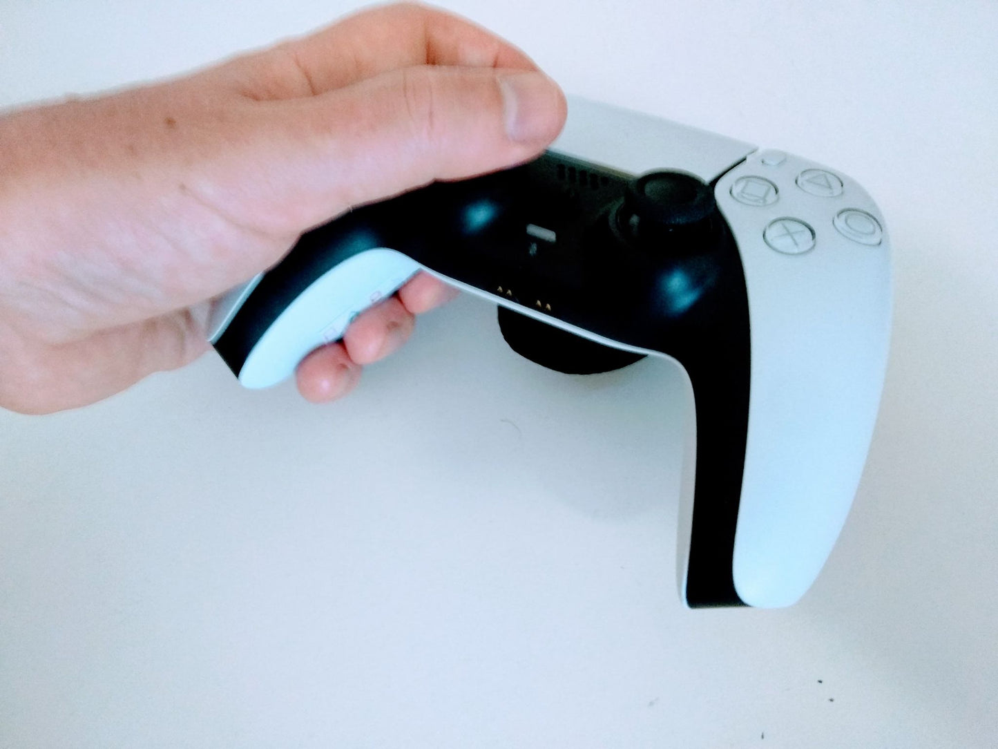 PS5 Dualsense controller suitable for left hand