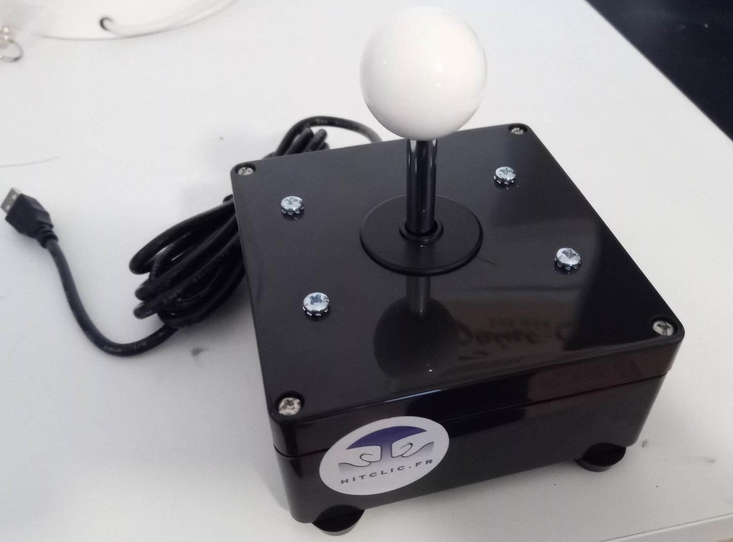 Arcade joystick with ball