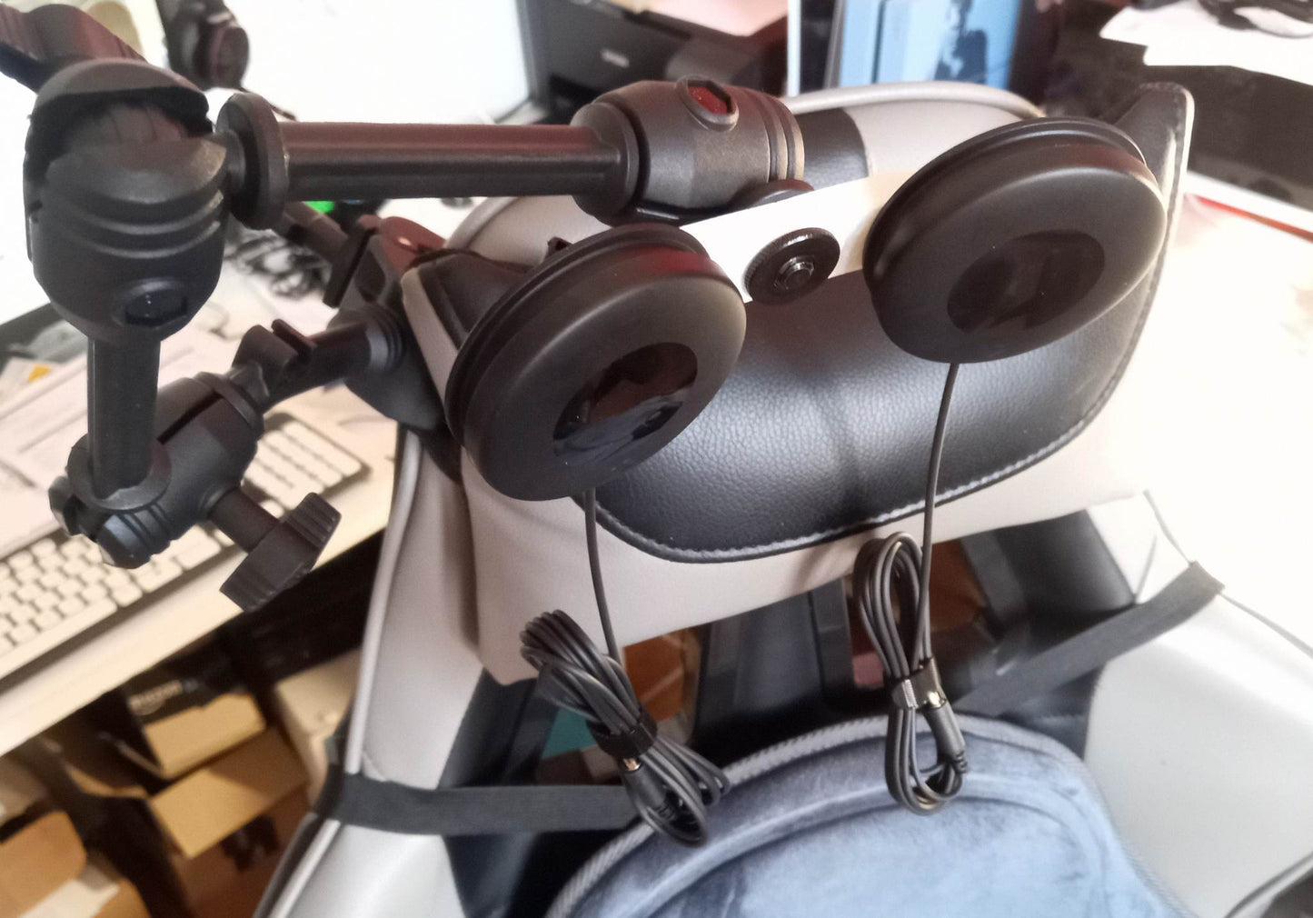 Double mounting arm for Logitech switch