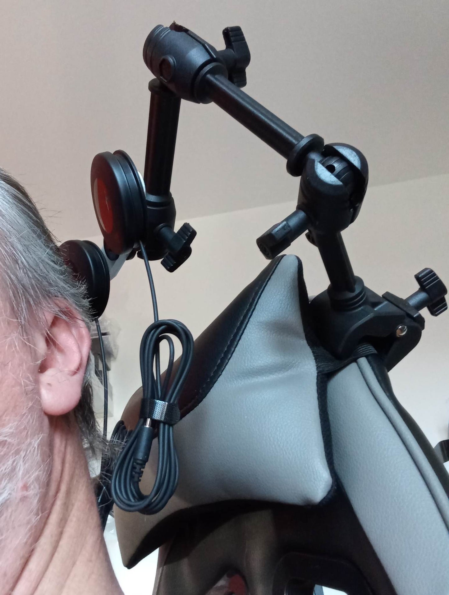 Double mounting arm for Logitech switch