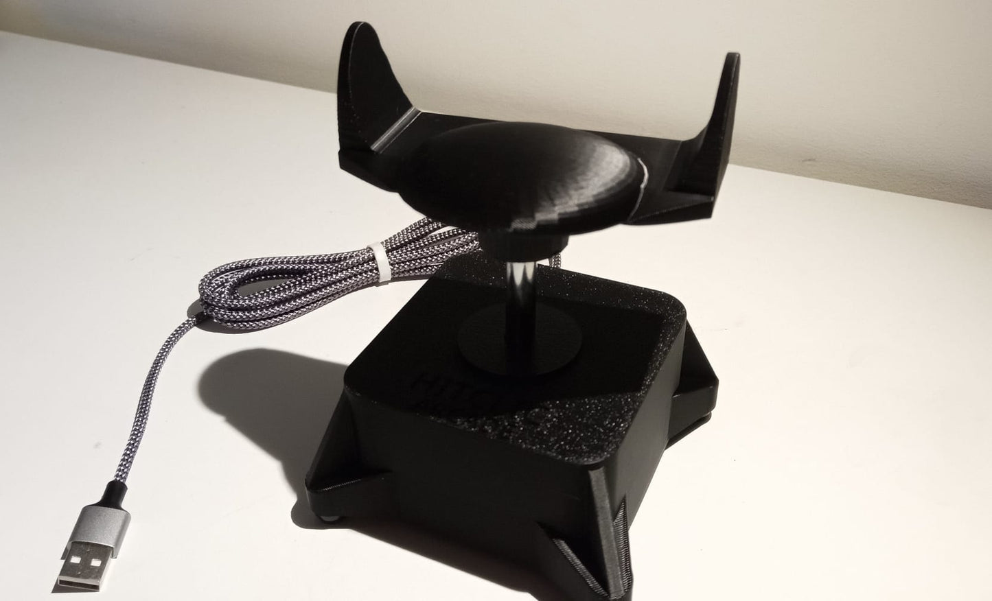 Arcade joystick with ball