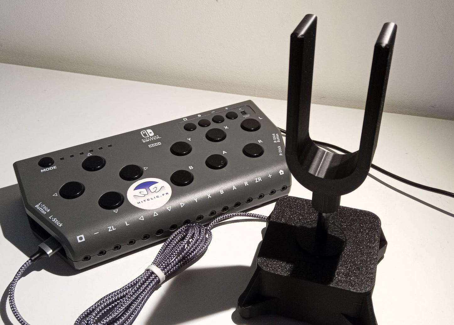 Arcade joystick with ball