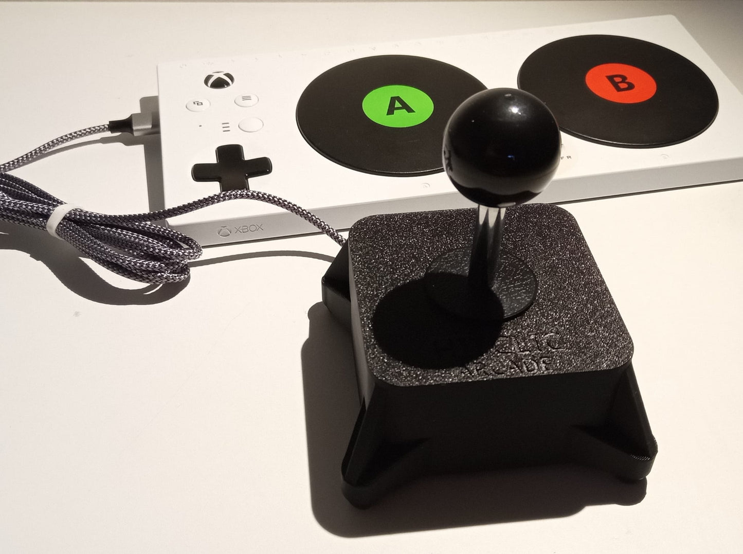 Arcade joystick with ball